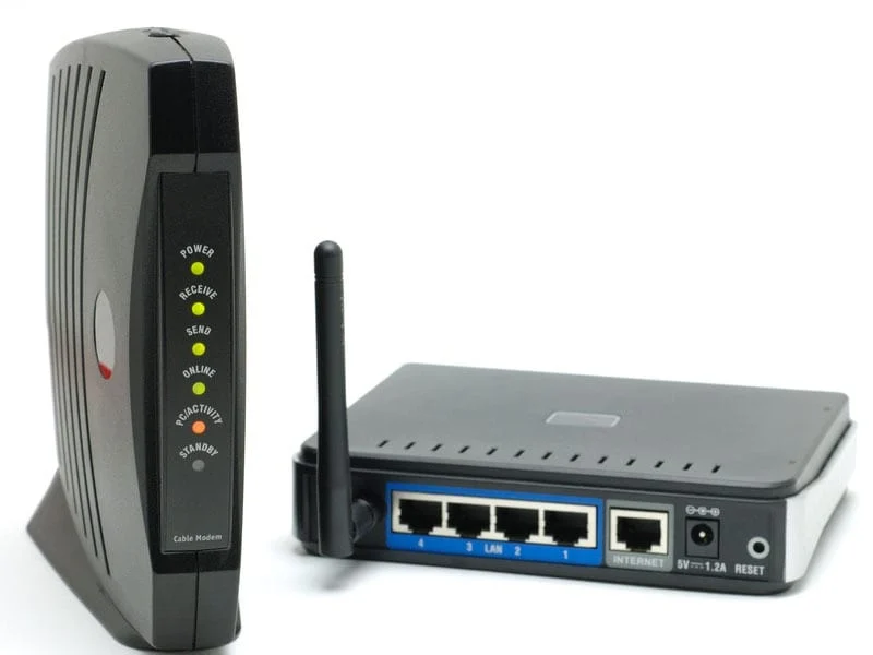 Módem de cable y router inalámbrico