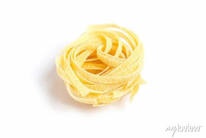 Nido de pasta tagliatelle seca